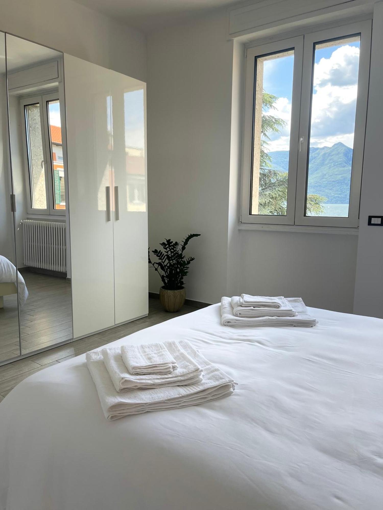 Honey House - Vista Lago E Montagne Luino Exterior photo