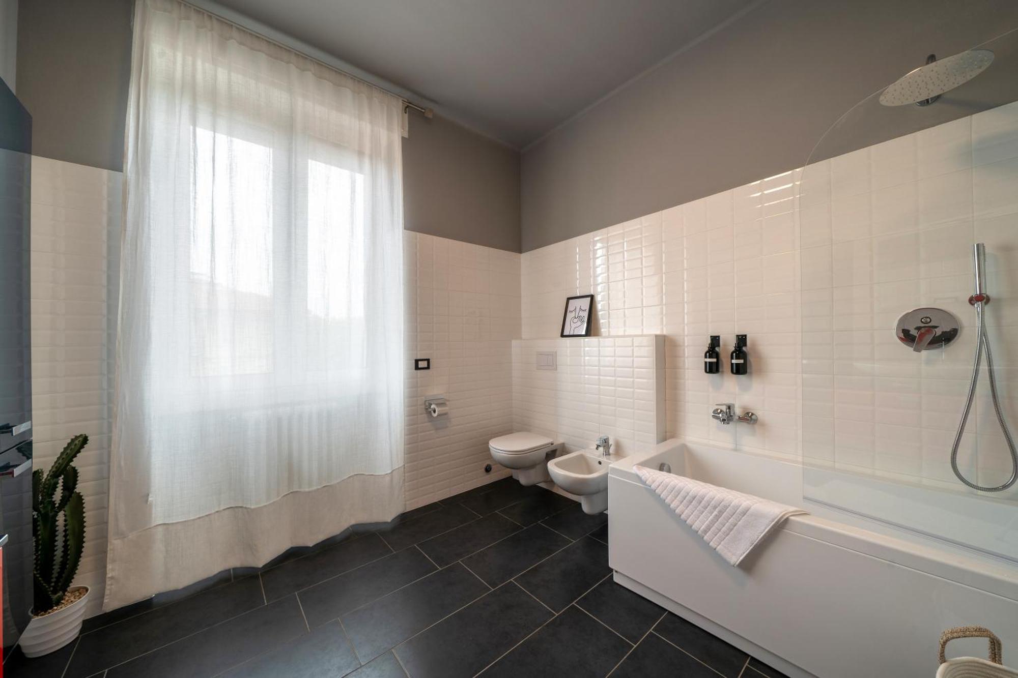 Honey House - Vista Lago E Montagne Luino Exterior photo